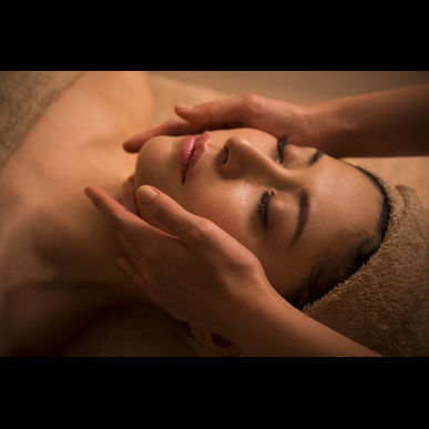 フェイシャルエステで小顔マッサージを受けるならアロマサロン晴れ古都へ